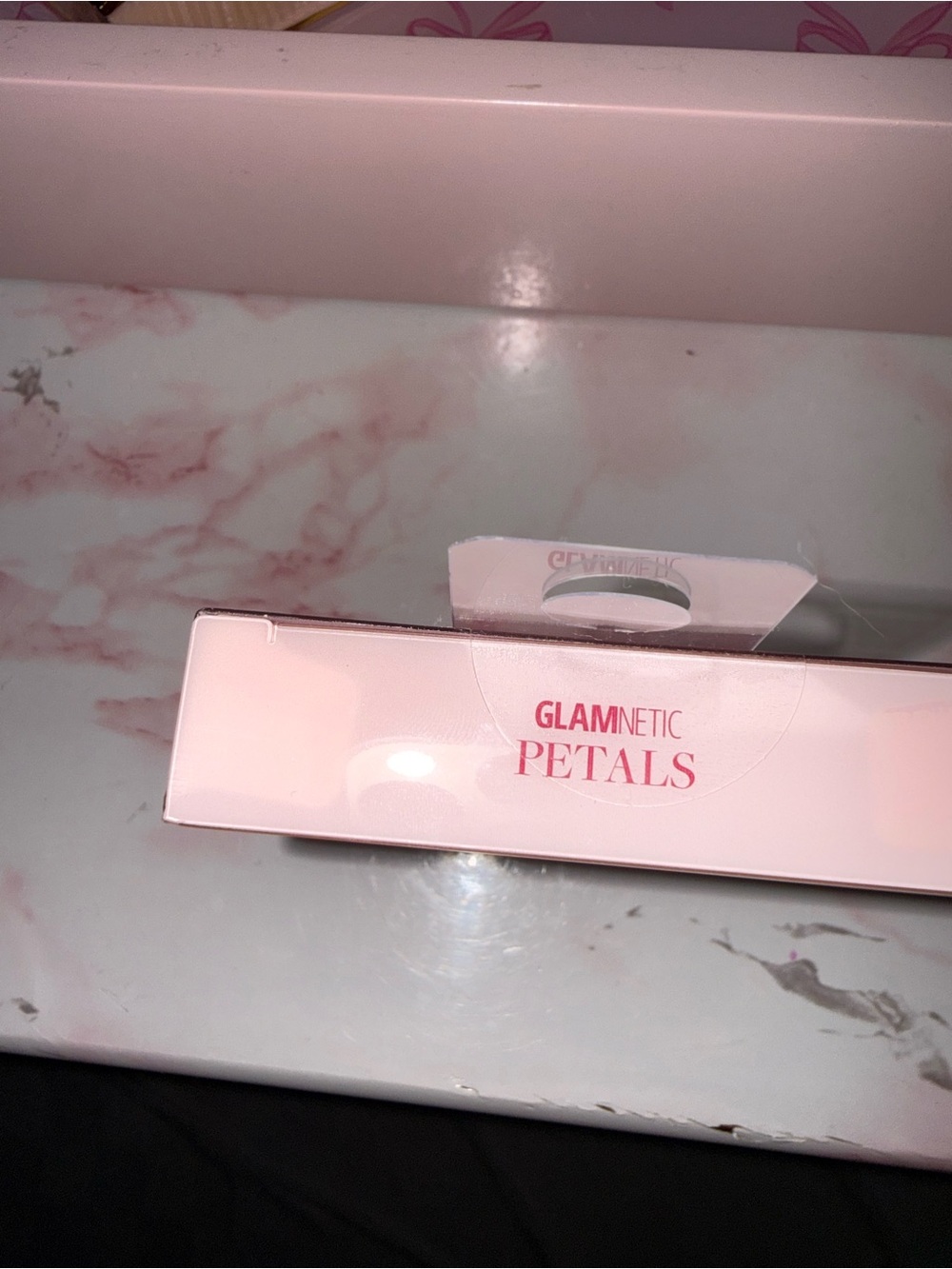 Glamnetic Press-On Nails “Petals”— Pink Daisy Design - Picture 3 of 8